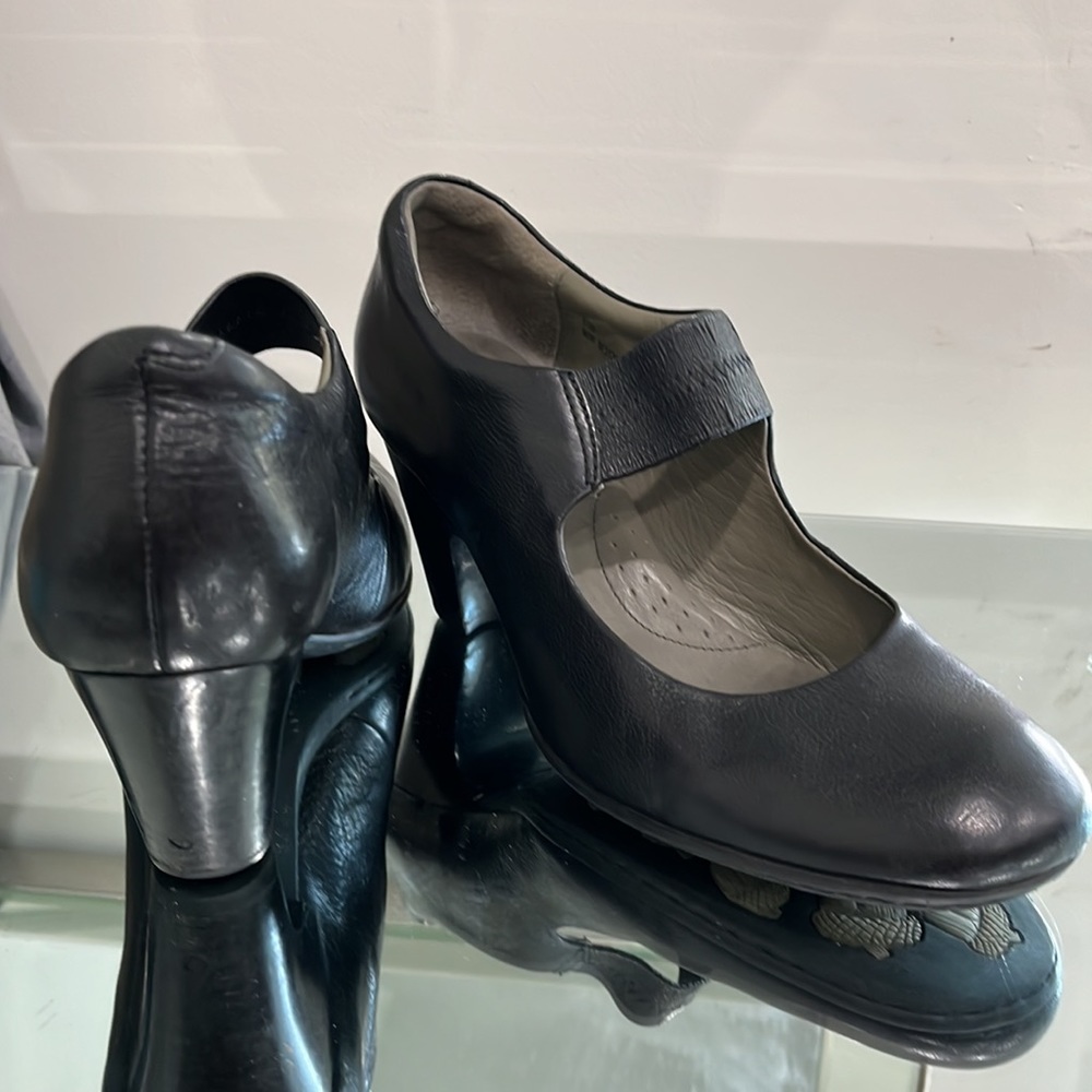 Born Leather Mary Jane Style Black Chunky Heel 8 US